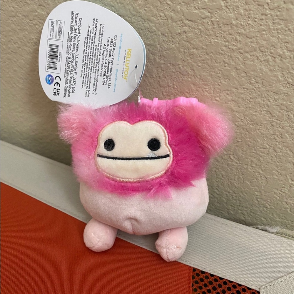 Squishmallow Caparinne Clip 3.5" The Bigfoot